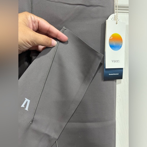 Vuori Women's Large Evolve Legging Smoke Grey NWT Performance Stretch Knit 7/8 - Picture 5 of 9